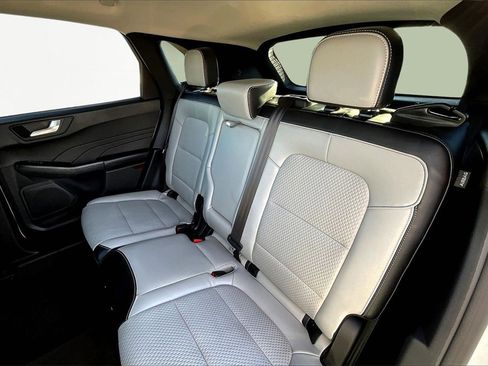 Used 2023 Ford Escape SE image 26