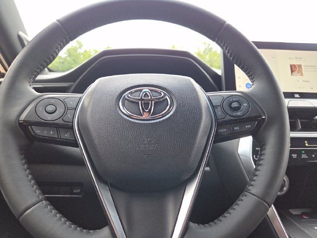 Used 2023 Toyota Venza XLE AWD/4WD image 37