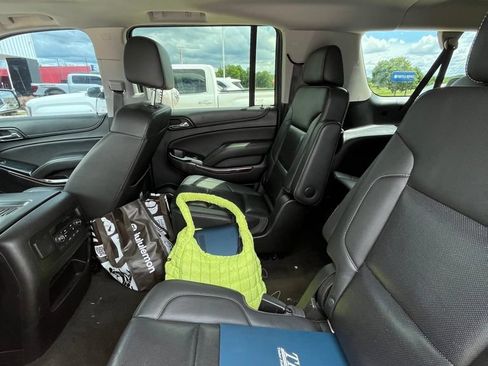 Used 2017 GMC Yukon XL SLT w/ Premium Edition AWD/4WD image 9