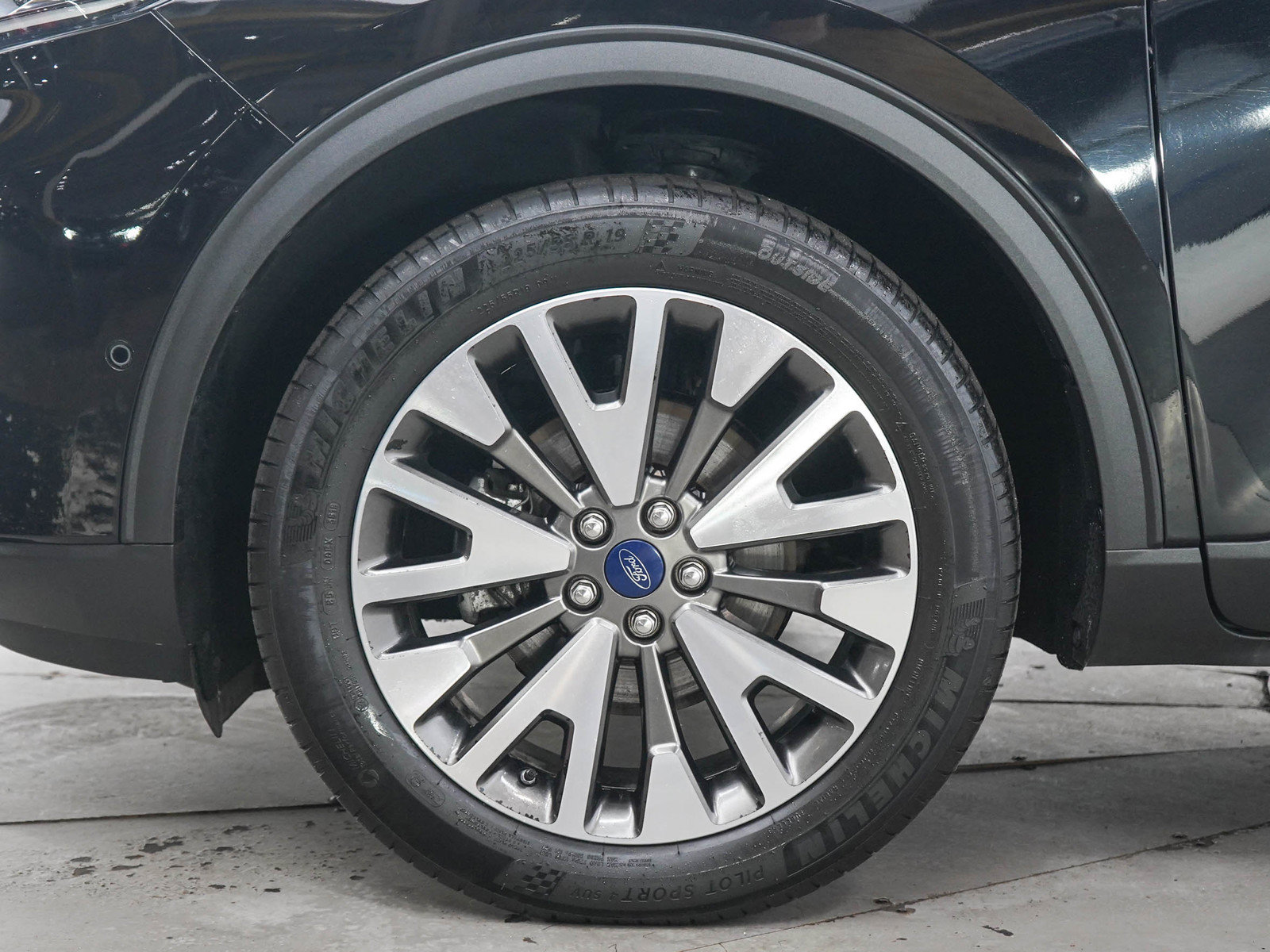 Used 2020 Ford Escape Titanium AWD/4WD image 29