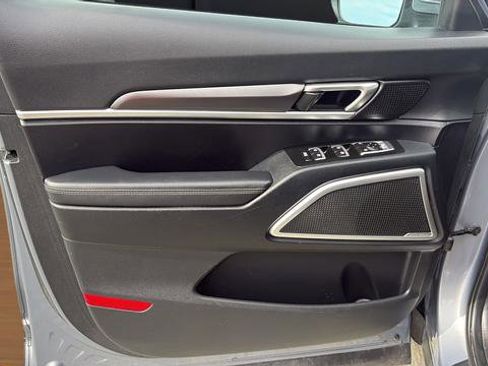 Used 2023 Kia Telluride LX image 21