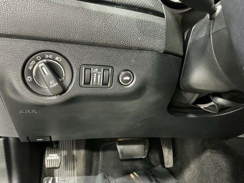 Used 2015 Chrysler 300 S image 17