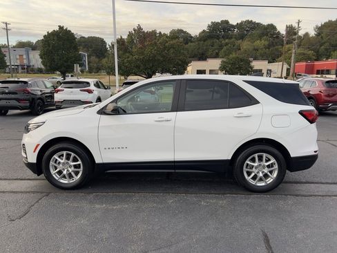 Used 2022 Chevrolet Equinox LS w/ LS Convenience Package image 4