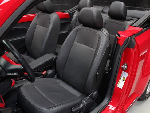 Used 2018 Volkswagen Beetle 2.0T S image 42