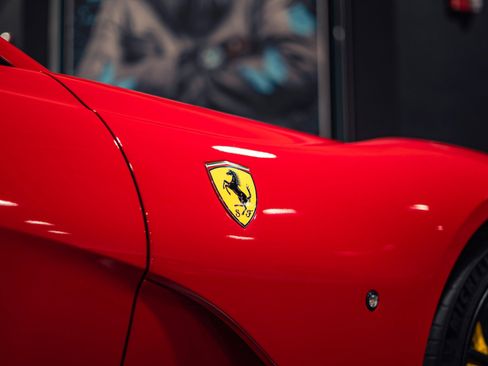 Used 2020 Ferrari 812 Superfast RWD image 5
