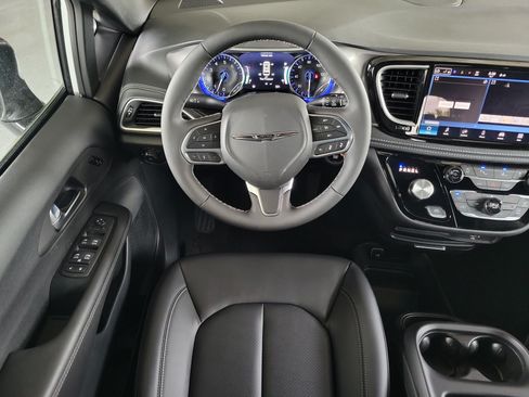 New 2026 Chrysler Pacifica Select FWD image 12