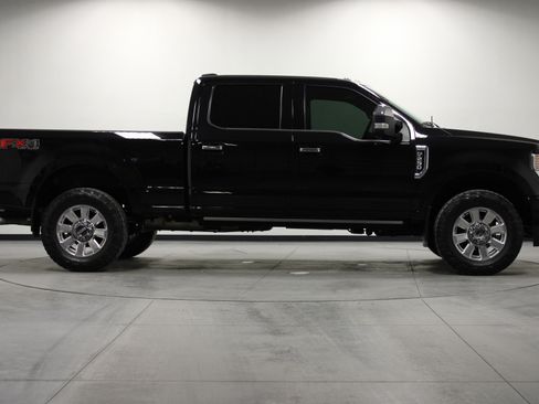 Used 2022 Ford F250 Platinum w/ FX4 Off-Road Package image 3