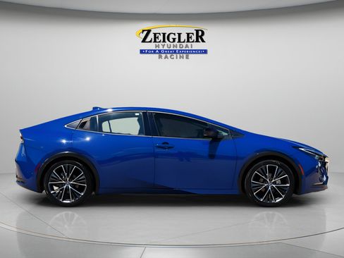 Used 2025 Toyota Prius XLE FWD image 8