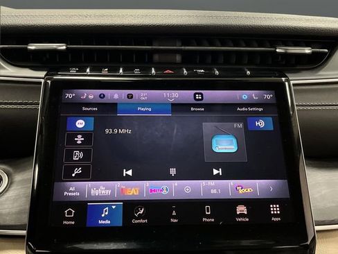 Used 2022 Jeep Grand Cherokee Limited w/ Luxury Tech Group II image 19