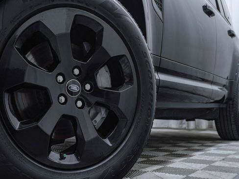 Used 2023 Land Rover Defender 110 X-Dynamic SE image 5