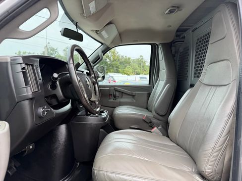 Used 2018 Chevrolet Express 2500 w/ Enhanced Convenience Package image 9