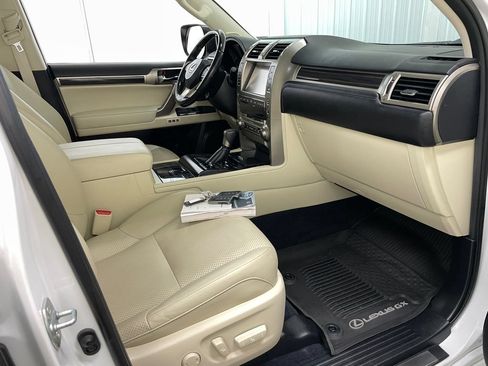 Used 2020 Lexus GX 460 Luxury w/ Accessory Package AWD/4WD image 46