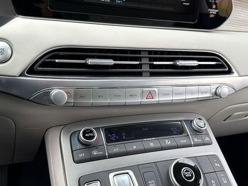 Used 2022 Hyundai Palisade Limited w/ Winter Package image 17