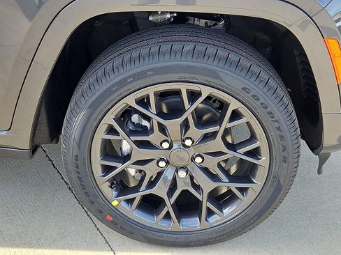 New 2026 Jeep Grand Cherokee L Summit w/ Obsidian Package AWD/4WD image 7