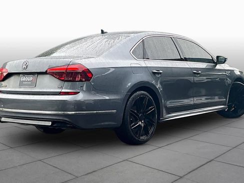 Used 2017 Volkswagen Passat 1.8T R-Line FWD image 13