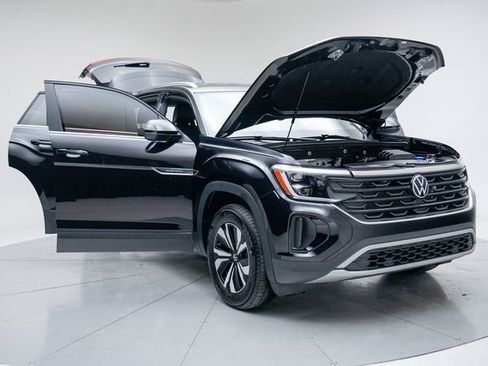 Used 2024 Volkswagen Atlas Cross Sport SE image 20