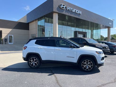 Used 2025 Jeep Compass Limited AWD/4WD image 1