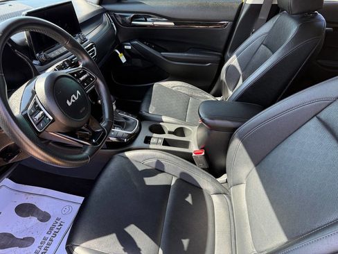 Used 2023 Kia Seltos SX w/ SX Sunroof Package image 10
