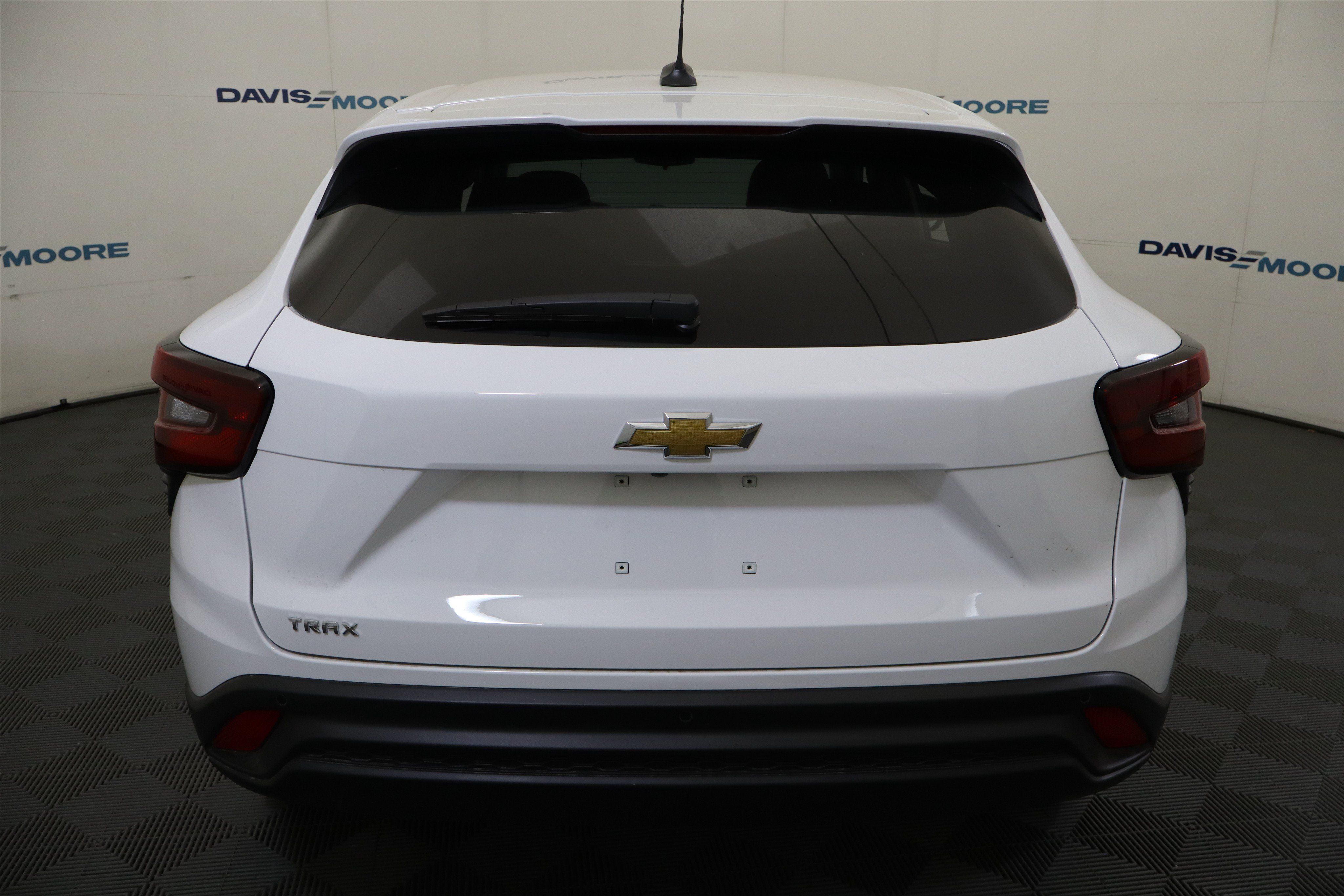 New 2026 Chevrolet Trax LS w/ LS Convenience Package FWD image 8