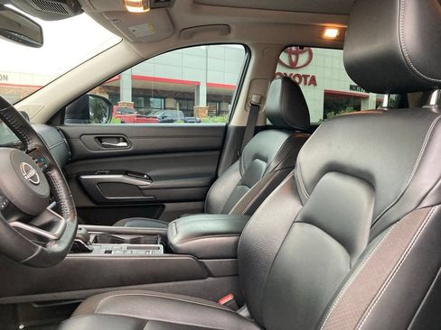 Used 2022 Nissan Pathfinder SL w/ SL Premium Package FWD image 9