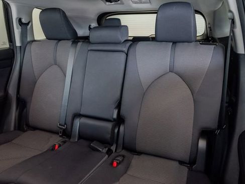 Used 2024 Toyota Highlander LE FWD image 20