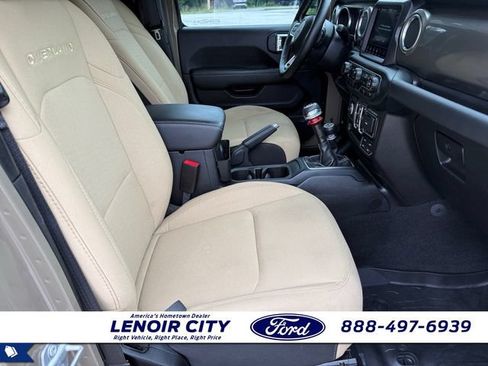 Used 2020 Jeep Gladiator Overland AWD/4WD image 11