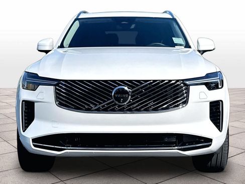 Used 2026 Volvo XC90 B5 Plus w/ Protection Package AWD/4WD image 3