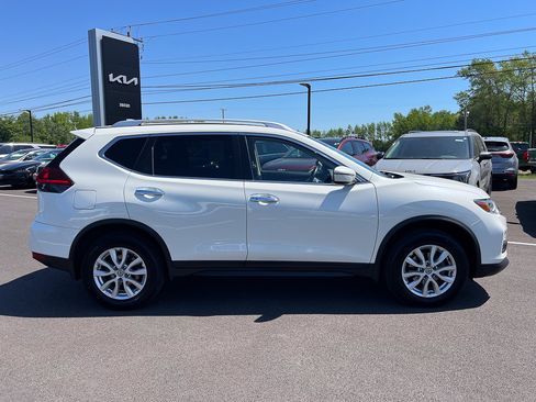 Used 2018 Nissan Rogue SV AWD/4WD image 8