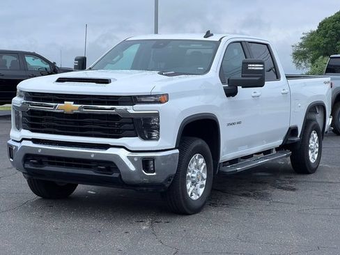 Used 2025 Chevrolet Silverado 3500 LT w/ Safety Package AWD/4WD image 37