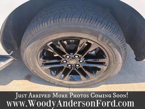 Used 2023 Ford Expedition XLT AWD/4WD image 6