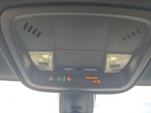 Used 2022 Chevrolet Traverse LS AWD/4WD image 36