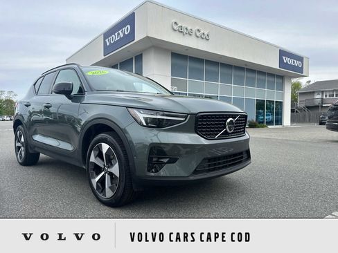 Used 2026 Volvo XC40 B5 Plus AWD/4WD image 1