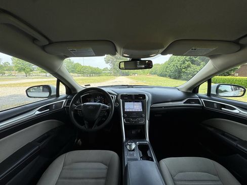 Used 2019 Ford Fusion S FWD image 18