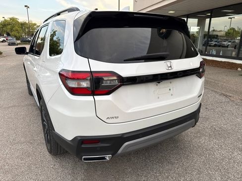 Used 2025 Honda Pilot Touring image 12