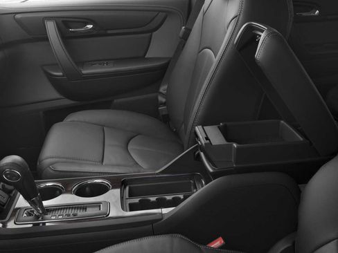 Used 2017 Chevrolet Traverse LT w/ LPO, 'HIT The Road' Package AWD/4WD image 10