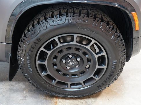 Used 2025 Land Rover Defender 110 image 80