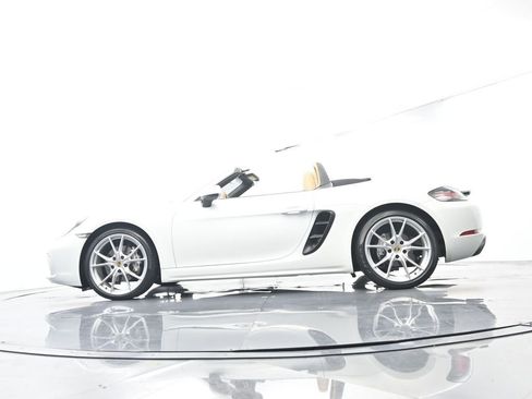 Certified 2017 Porsche 718 Boxster RWD image 53