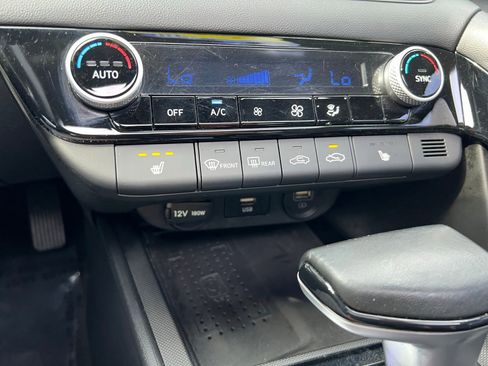 Used 2022 Hyundai Elantra Limited FWD image 33