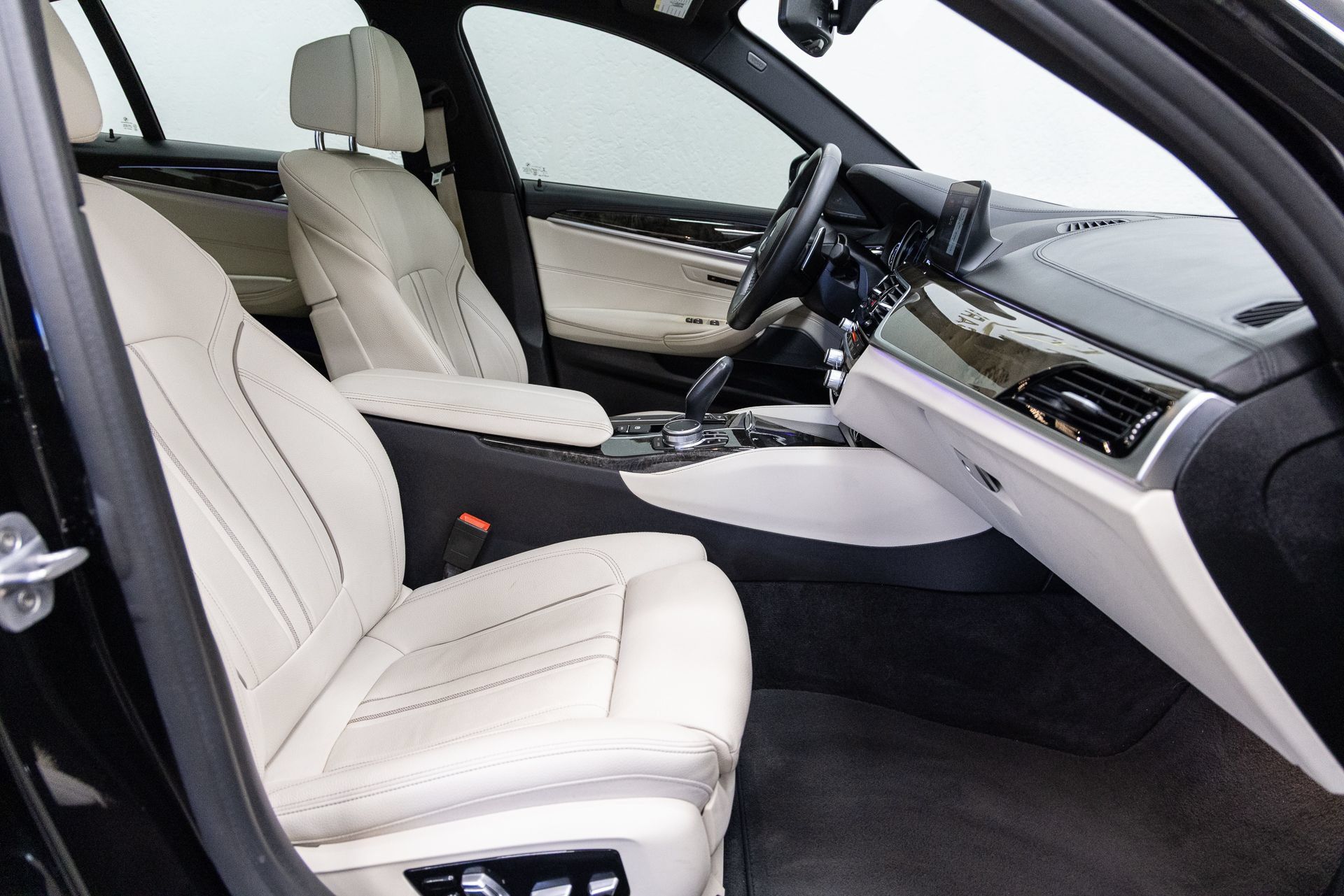 Used 2019 BMW 540i w/ M Sport Package RWD image 14