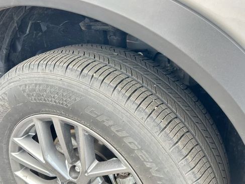 Used 2025 Nissan Rogue S AWD/4WD image 11