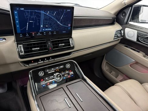 Certified 2023 Lincoln Navigator Reserve AWD/4WD image 27