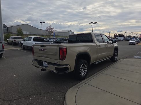 Used 2023 GMC Sierra 1500 AT4 w/ AT4 Preferred Package image 5