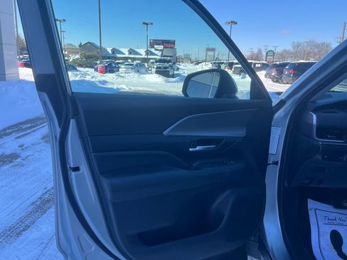 Certified 2025 Toyota Grand Highlander AWD image 10