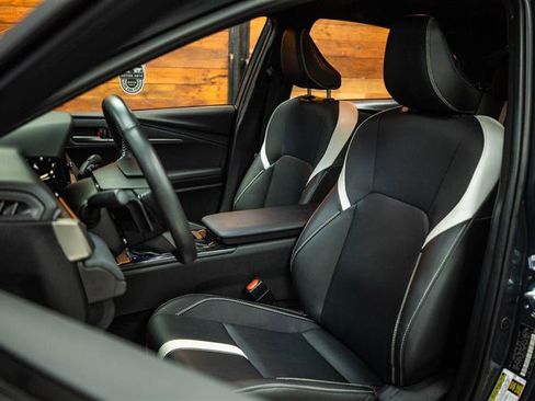 Used 2025 Toyota Camry SE image 9