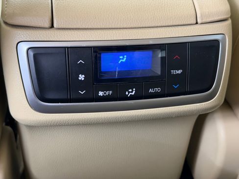 Used 2018 Toyota Highlander XLE image 24