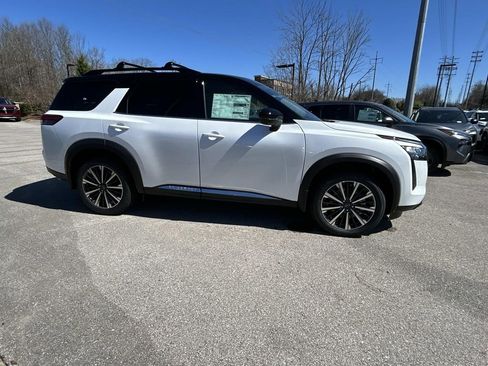 New 2026 Nissan Pathfinder Platinum w/ Lighting Package AWD/4WD image 8