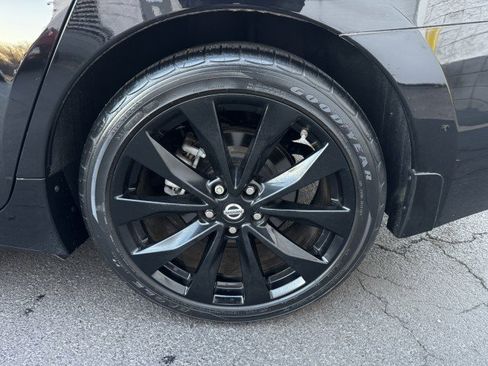 Used 2018 Nissan Maxima SR w/ Midnight Edition image 36