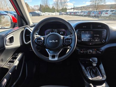 Certified 2025 Kia Soul LX w/ LX Technology Package image 19