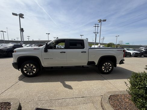 Used 2024 Chevrolet Silverado 2500 Custom w/ Custom Value Package AWD/4WD image 17