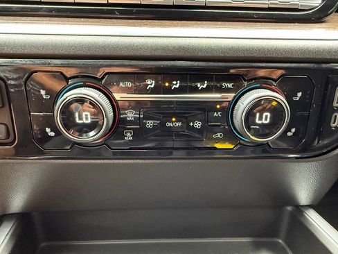 Used 2022 Chevrolet Silverado 1500 LT AWD/4WD image 24
